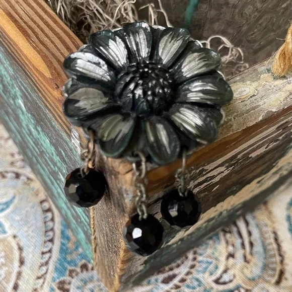 Black celluloid painted molded carved flower brooch faceted glass beads Vintage - Picture 3 of 6